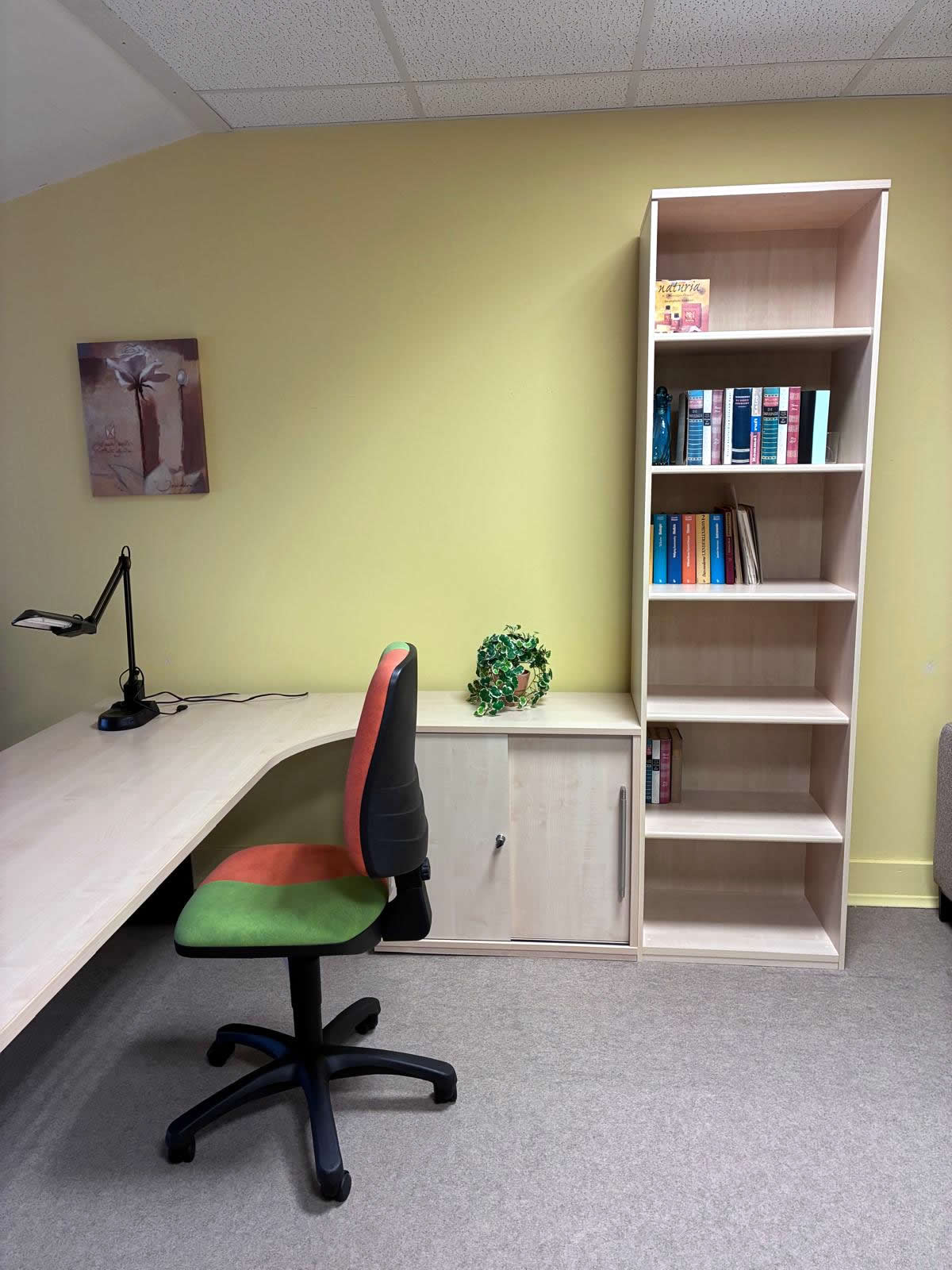 Schreibtisch mit Anbauschrank