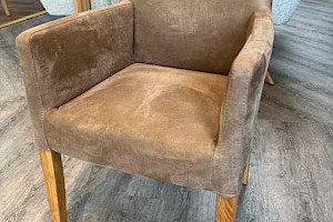Polsterstuhl mit Armlehnen Stuhl mit Holzbeinen