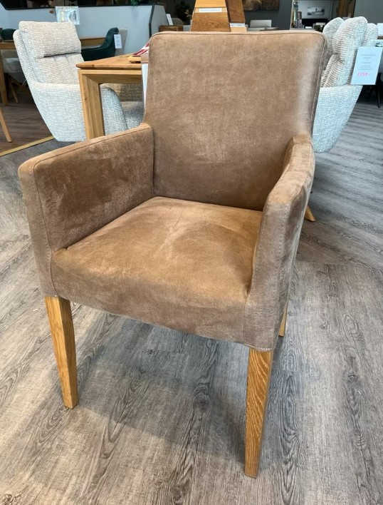 Polsterstuhl mit Armlehnen Stuhl mit Holzbeinen