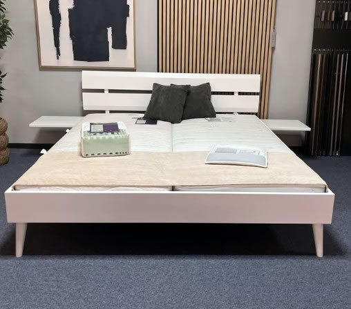Bett 180x200cm Massivholz Kiefer astfrei weiß inkl